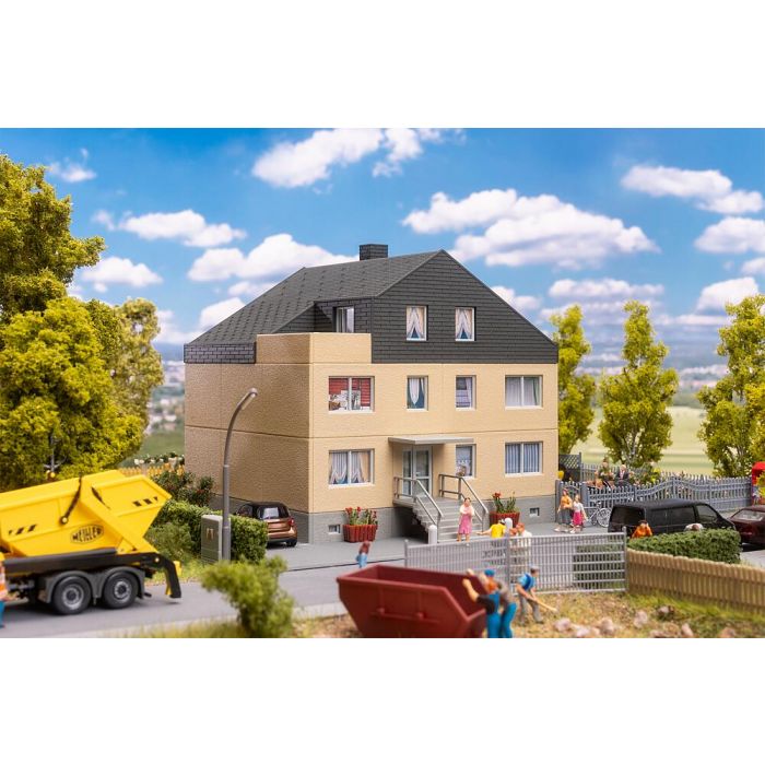 H0 Mehrfamilienhaus