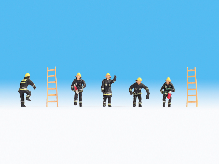 N Feuerwehr (schwarze Schutzanzüge)