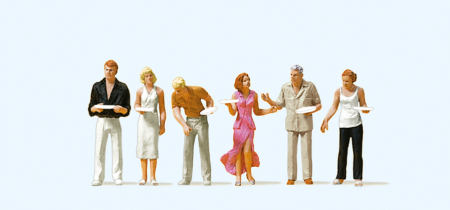 1:87  Gäste am Büfett