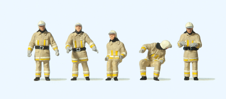 1:87  Feuerwehrmänner. Uniformfarbe beige, am Fahrzeug