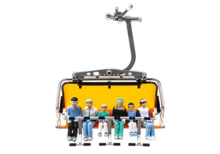 1/32 Set mit 6 Figuren sitzend ohne Ski