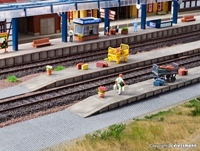 H0 Gep&amp;#228;ckbahnsteig, sechsteil