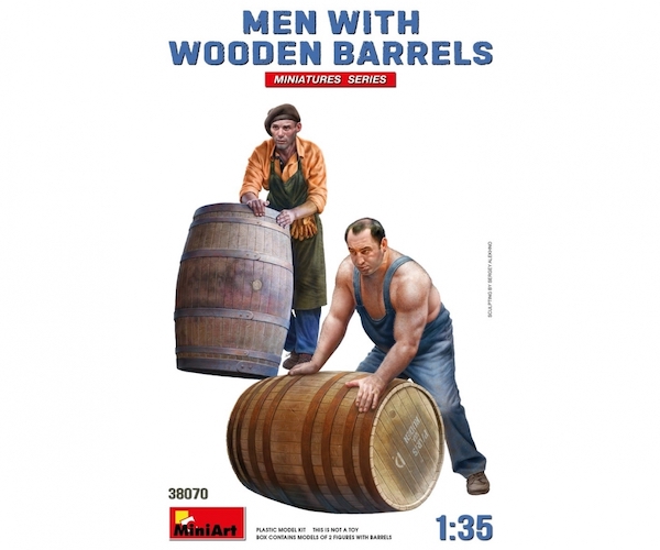 1/35 Men with Wooden Barrels