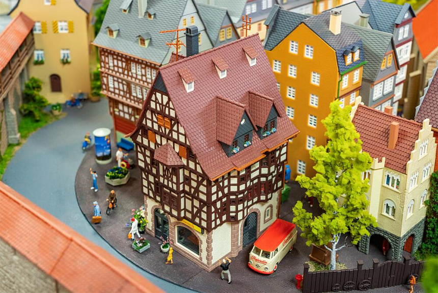 H0 Fachwerkhaus mit Blumenladen