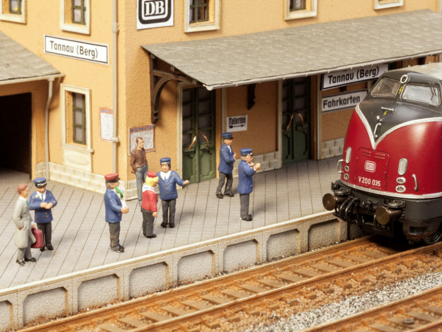 H0 Sound-Szene Auf dem Bahnsteig