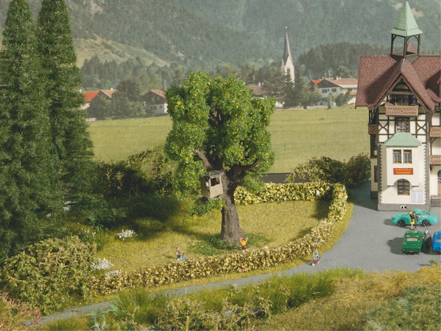 N Baum mit Baumhaus 10 cm hoch