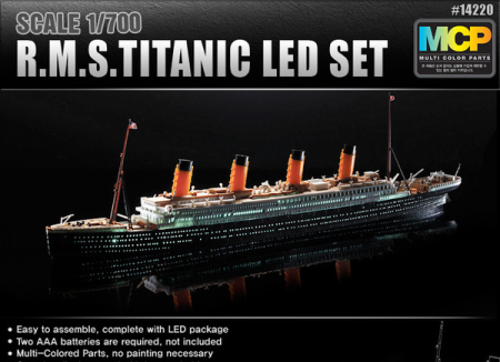 1/700 RMS TITANIC LED SET