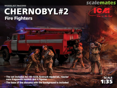 1/35    Fire Fighters AC-40-137A w/4 Figures + Diorama