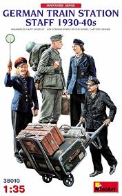 1/35 German Train Station Staff 1930 - 40s