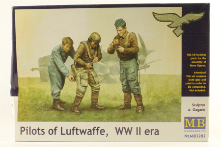 1/32Pilots of Luftwaffe, WWII era. Kit 1