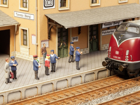 TT Sound-Szene TT Auf dem Bahnsteig