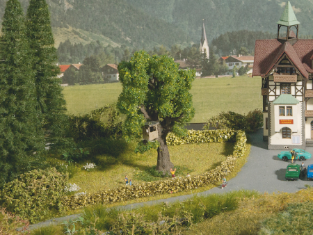 N Baum mit Baumhaus 10 cm hoch