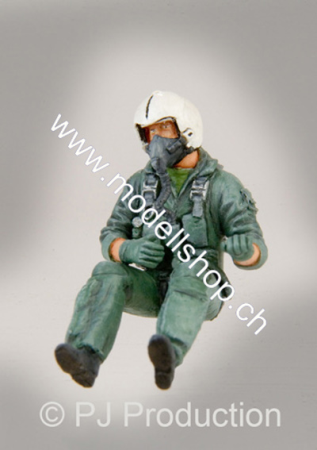 1/32 US Navy pilot seated in a/c (80&#39;-90&#39;)
