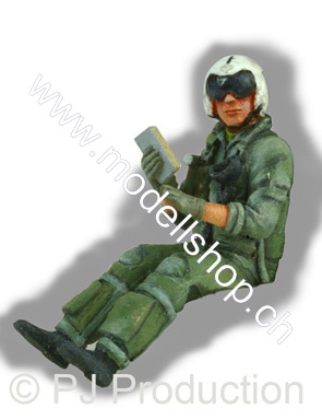 1/48 US Navy fighter pilot seated in a/c (80'-90')