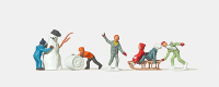 Kinder mit Schneemann und Sch