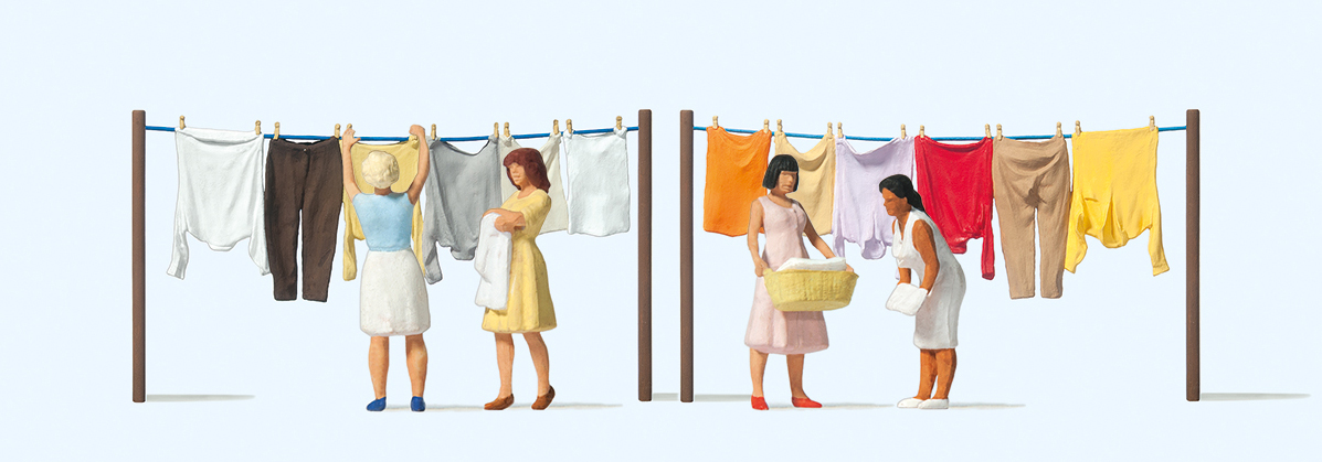 1:87  Frauen beim Wäscheaufhängen