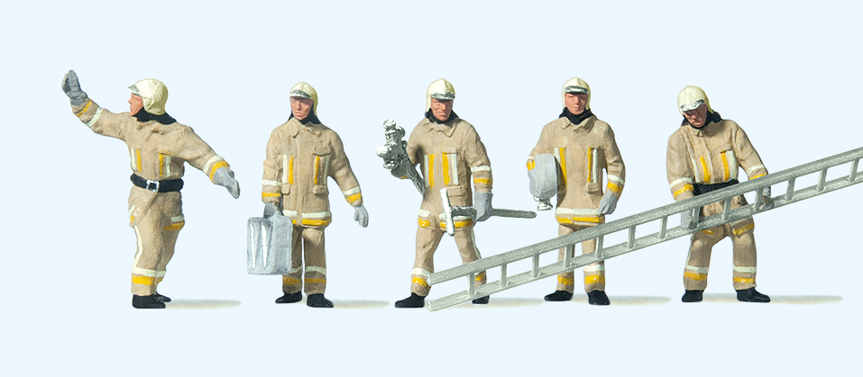 1:87  Feuerwehrmänner. Uniformfarbe beige, am Brandort