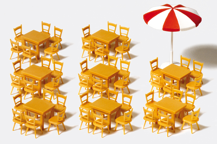 1:87  8 Tische, 48 Stühle, 1 Sonnenschirm